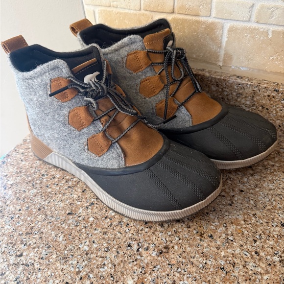 SOREL OUT AND ABOUT DUCK BOOTS - Picture 1 of 5